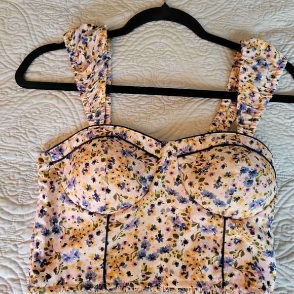 B.O.G Collection Floral Croptop Size Small NEW Spring - Picture 2 of 3